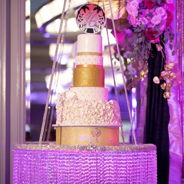 Glamorous five-tier hanging cake⁠
A sweet-tasting 