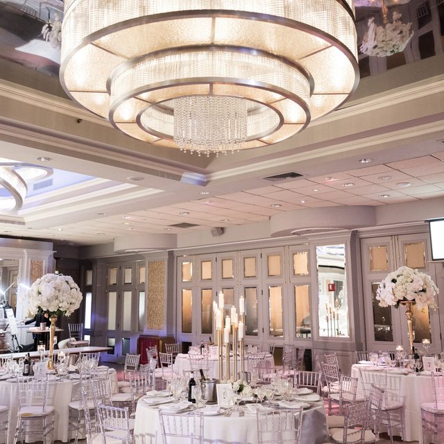 Encore Room fit for a fairytale wedding⁠
📷 @derek.