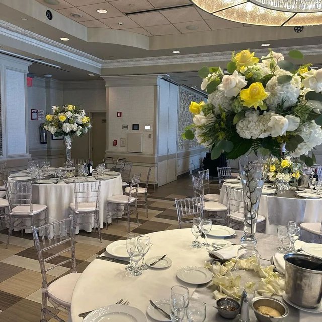 #russosonthebay

Credit to @13thavenueflorist #lov